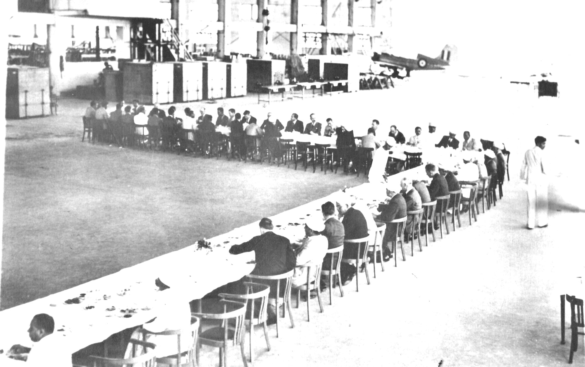 MTR guests dining together, mid-20th century